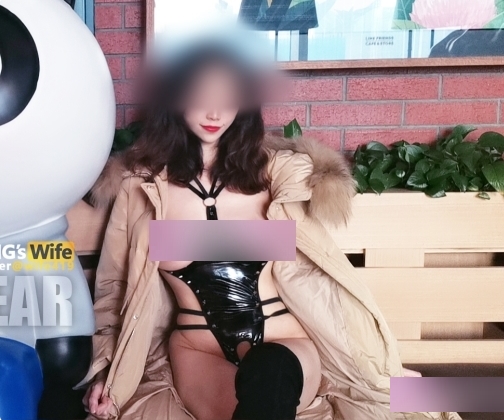 绿帽侠《阿崩》和他善于展示自己的老婆的户外作品