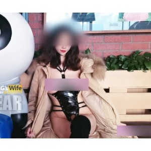 绿帽侠《阿崩》和他善于展示自己的老婆的户外作品