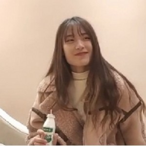 91大神-约拍00后文静萌妹，沙发上一字马猛烈刺激的孕育