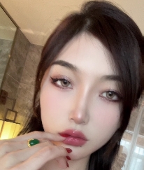 秀人网<脸红Dearie>超高颜值职场女神，长腿黑丝，足控微密圈精选私拍