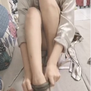 推特独龙私藏纹身妹互动视频1部0.75G娇小惹火