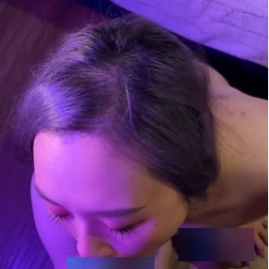 推特Molly大眼大罩杯视频2部1.6G优质珍藏